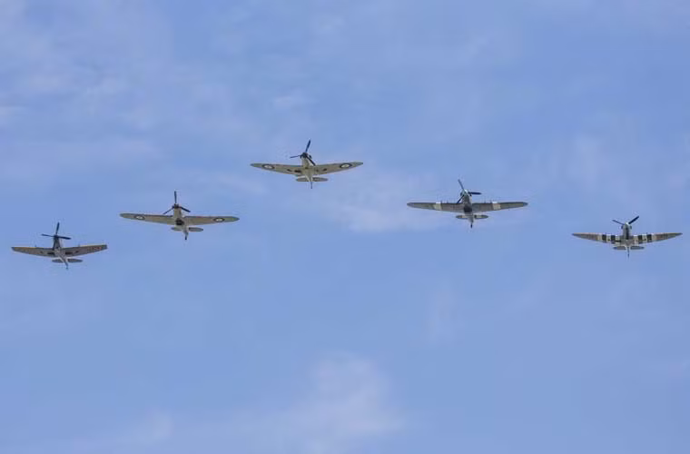 Phi đội tiêm kích Không quân Hoàng gia trong CTTG 2 trên bầu trời London.