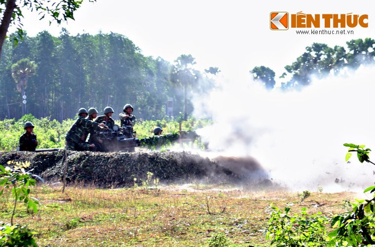 Tầm bắn của pháo 37mm khi diệt mục tiêu mặt đất có thể lên tới 9.500m, tốc độ bắn 160 phát/phút hoặc 220 phát/phút với loại hai nòng.