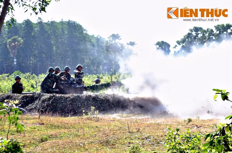 Tầm bắn của pháo 37mm khi diệt mục tiêu mặt đất có thể lên tới 9.500m, tốc độ bắn 160 phát/phút hoặc 220 phát/phút với loại hai nòng.