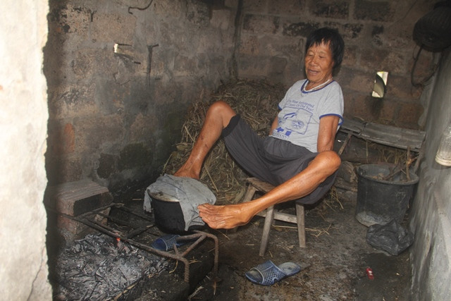 Nguoi dan ba tat nguyen vuot len so phan bang doi chan ki dieu