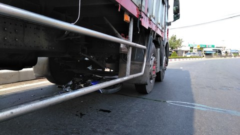 Tai nạn trên đường dẫn cao tốc TPHCM - Trung Lương, một phụ nữ tử vong thương tâm - Hình 2 Tai nan tren duong dan cao toc TPHCM - Trung Luong, mot phu nu tu vong thuong tam-Hinh-2