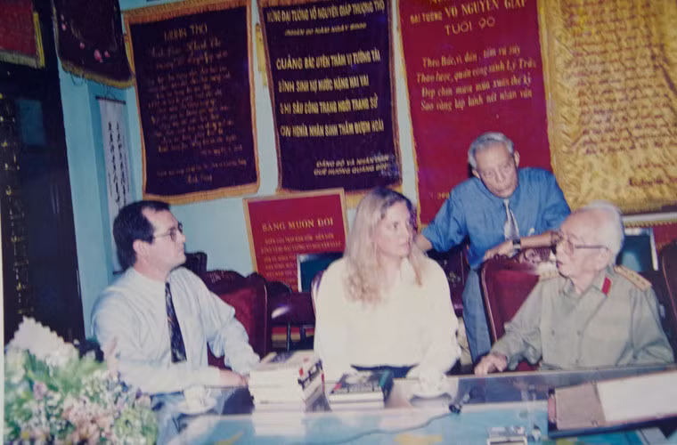 Chuyen chua ke ve tinh bao quoc phong Viet Nam (2)