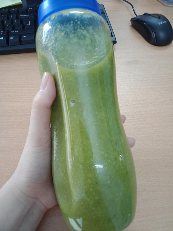 Quá trình thực hiện detox giảm cân: Chị Linh khuyên chị em cần 1 buổi vượt lười, quyết tâm đi siêu thị mua nguyên liệu về, cắt rửa cho túi zip, đánh số theo ngày và bỏ ngăn đá. Đặc biệt trong 12 ngày khổ ải phải vượt lên chính mình, từ chối mọi lời rủ rê và đồ ăn trước mắt, tuyệt đối không được tặc lưỡi kiểu như ăn 1 miếng chắc không sao đâu.