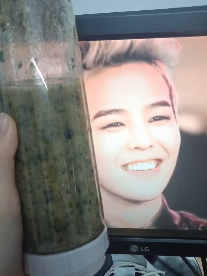 DAY 4: 720ml nước; 90 gram bó xôi; 2 muỗng hạt chia; 500 gram dứa cắt nhỏ; 3 trái chuối DAY 5: 720ml nước; 90 gram bó xôi; 2 muỗng hạt chia; 3 trái chuối; 450 gram dâu tây DAY 6: 720ml nước; 90 gram bó xôi; 2 muỗng hạt chia; 300 gram xoài cắt nhỏ; 2 trái chuối; 1 trái cam (bỏ gân trắng, tách múi)