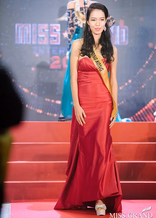 Tham gia cuộc thi Hoa hậu Hòa bình Thế giới 2017, đại diện của Hong Kong bị chê kém xinh nhất. Ảnh: Hoa hậu Hòa bình Thế giới 2017