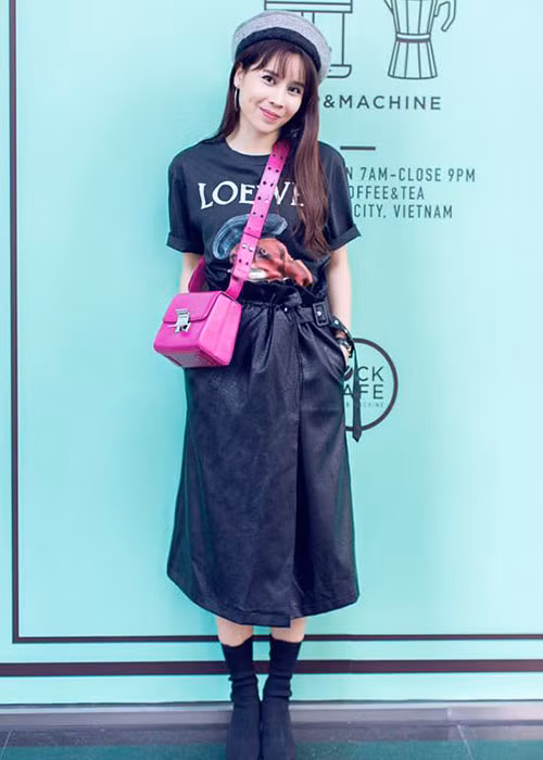 Lưu Hương Giang trẻ trung, sành điệu khi xuống phố ngày cuối tuần.