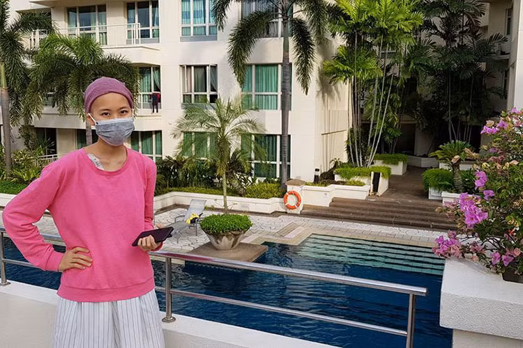 Đạo diễn phim "Những ngọn nến trong đêm" và vợ hiện là những chỗ dựa vững chắc về tinh thần của cô con gái đang đối mặt với bạo bệnh.