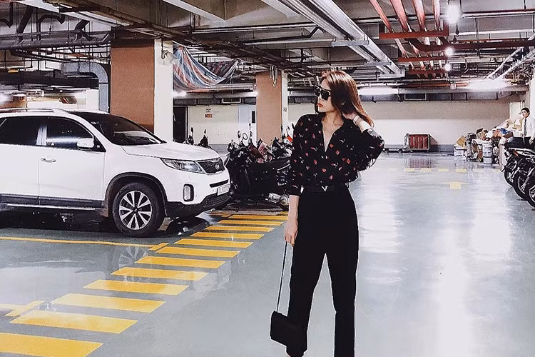 Hoa hậu Kỳ Duyên chia sẻ: “Thời gian không bao giờ chờ đợi ai ... Vậy nên đừng để nó trôi qua một cách phí hoài”.