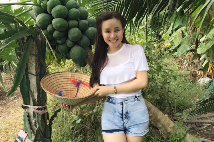 Vy Oanh tận hưởng giây phút bình yên sau ồn ào.