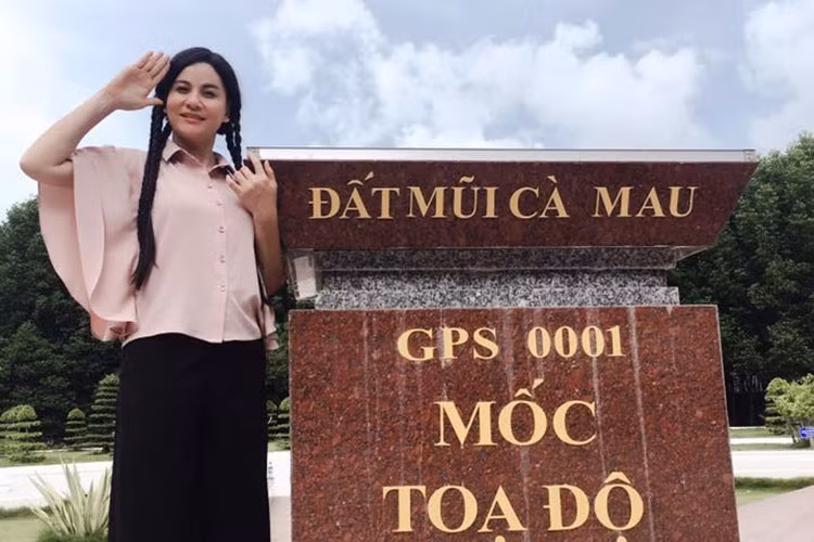 Cát Phượng khoe ảnh lần đầu đặt chân đến Mũi Cà Mau.