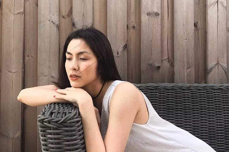 Tăng Thanh Hà chia sẻ hình ảnh mới nhất kèm chú thích: “Hà 30”.