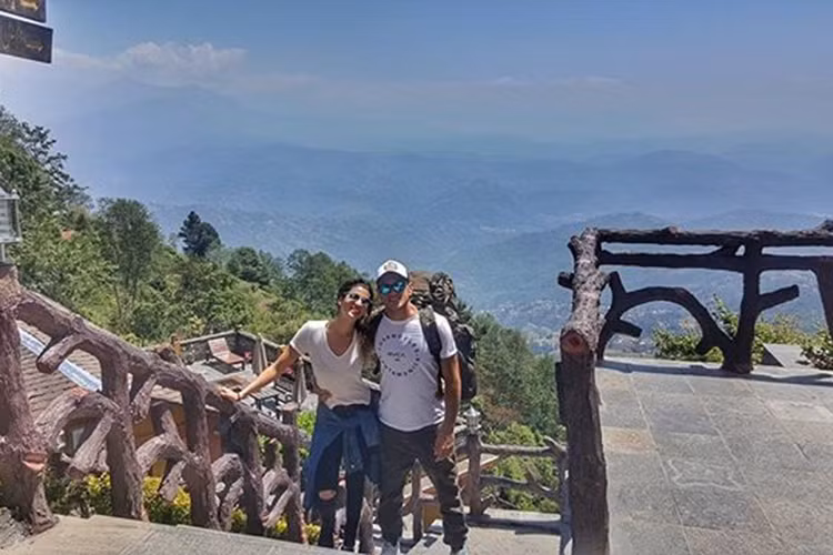 Khi Maria sang Việt Nam bắt đầu tham gia cuộc thi Hoa hậu Hòa bình Thế giới 2017, Roberto đã gửi lời chúc may mắn đến bạn gái.