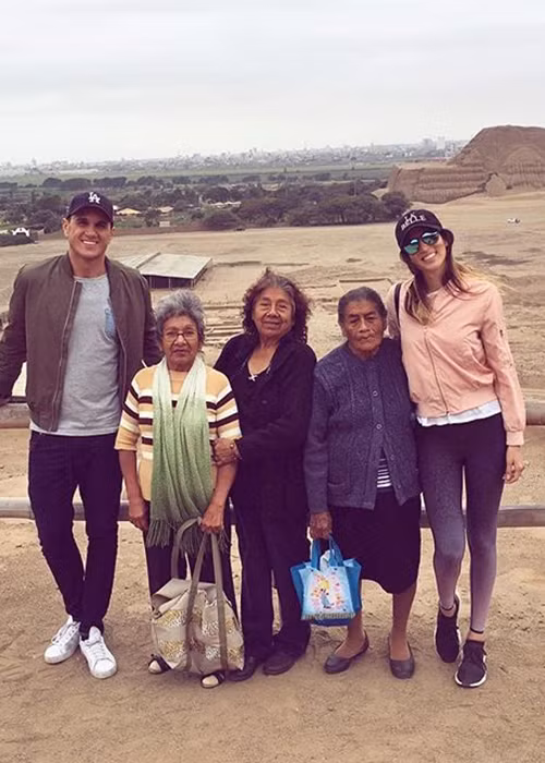 Roberto cũng vô cùng hạnh phúc khi bạn gái xinh đẹp được xướng tên là Hoa hậu Hòa bình Thế giới 2017.