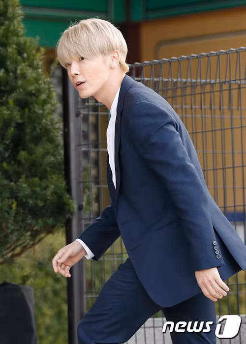 Ca sĩ Donghae của nhóm nhạc Super Junior là bạn của cô dâu chú rể.