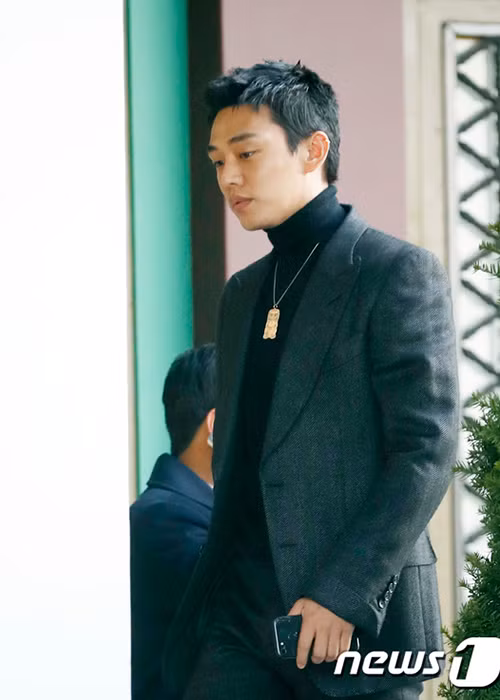 Yoo In Ah bảnh bao tại đám cưới của Song Hye Kyo. Theo thông tin, anh và Lee Kwang Soo sẽ đọc thư chúc phúc cho cô dâu chú rể.