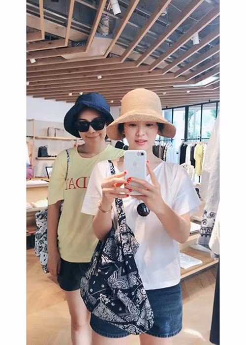 Khả năng nấu nướng của Song Hye Kyo không tệ bởi cô được mẹ truyền dạy kinh nghiệm. Ngoài ra, trong khoảng thời gian sống một mình, Song Hye Kyo phải tự nấu ăn. Ảnh: Instagram nhân vật