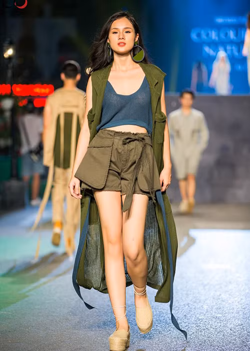 Huyền Trang sở hữu gương mặt xinh đẹp, vóc dáng cân đối. Cô cao 1m73 và có số đo 3 vòng lần lượt là 84-62-90. Ảnh: FBNV