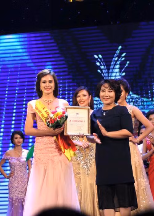 Trước Hoa hậu Hoàn vũ Việt Nam 2017, Huyền Trang đã tham gia một số cuộc thi nhan sắc. Cô từng đoạt giải Á hoàng Trang sức 2015. Ảnh: FBNV