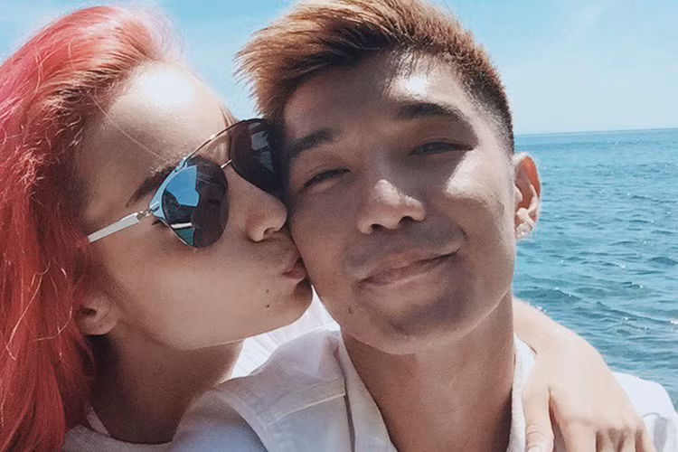 Cuộc tình đẹp giữa Cường Seven và Mlee bất ngờ tan vỡ khi tháng 3/2017, cả hai đồng loạt công khai chia tay. Cặp đôi đã cố gắng hiểu nhau nhiều hơn nhưng “có lẽ càng lớn suy nghĩ càng khác nhau". Khi không còn tìm được tiếng chung, cả hai quyết định chia tay. Ảnh: Zing