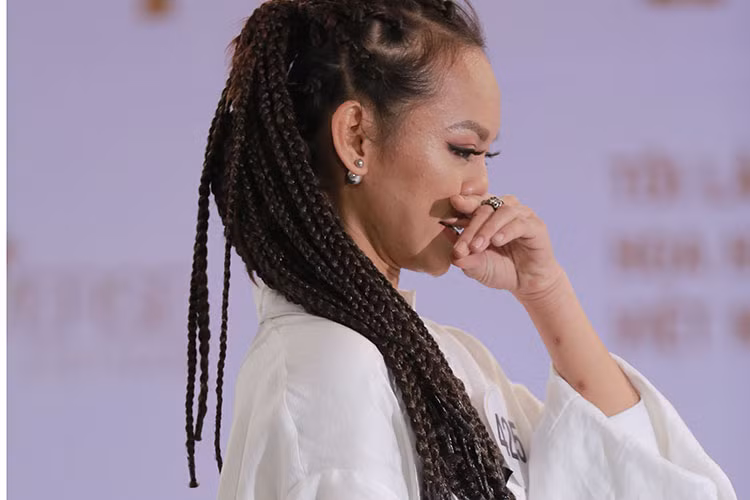 Gần đây, Mai Ngô tham gia Hoa hậu Hoàn vũ Việt Nam 2017. Trong phần thi phỏng vấn, cô viết trong đơn đăng ký nếu giám khảo muốn biết thông tin về cô hãy tìm tên của cô trên internet. Phan Anh cho rằng Mai Ngô thiếu tôn trọng các giám khảo. Ảnh: BTC