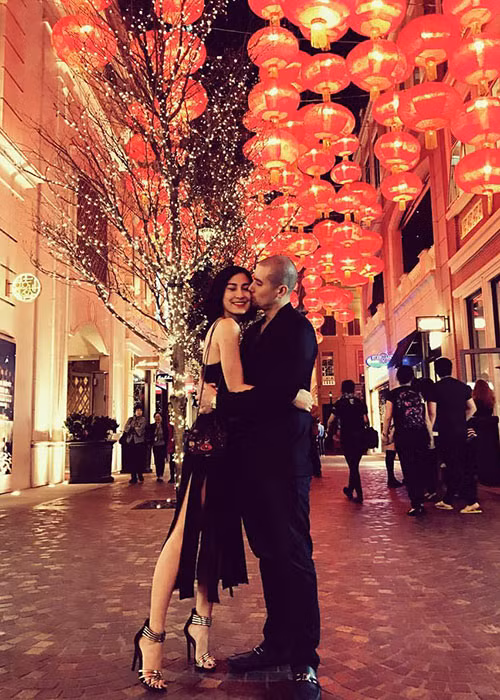 Bạn trai của Kathy Uyên hiện sống ở Việt Nam. Trong ảnh, anh và nữ diễn viên tình tứ bên nhau tại Hong Kong. Ảnh: FBNV