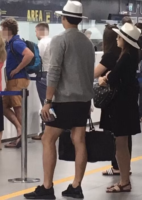 Tháng 8/2017, Kim Tae Hee được Bi Rain hộ tống đi du lịch ở Italy. Thời điểm này, nữ diễn viên mang bầu được 7 tháng. Ảnh: Allkpop