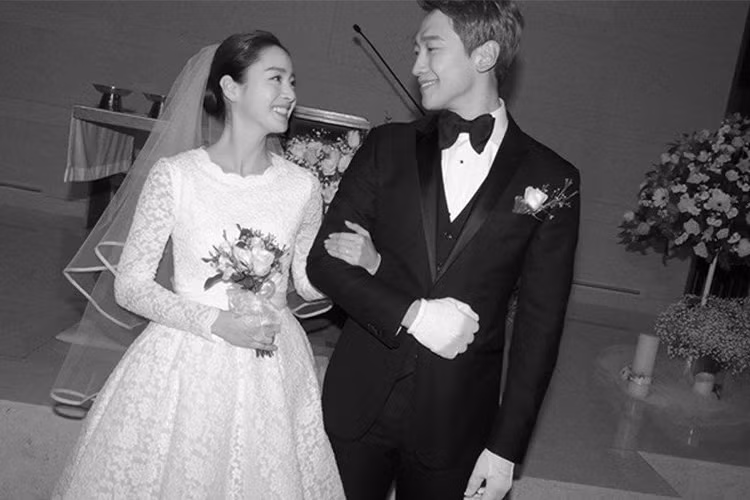 Đông đảo người hâm mộ gửi lời chúc mừng tổ ấm của Kim Tae Hee và Bi Rain đã có thêm một thành viên mới. Ảnh: Allkpop