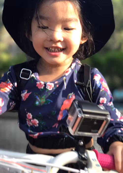 Con gái Xuân Lan rất hay cười và chính nụ cười rạng rỡ là nguồn động viên tinh thần với Xuân Lan.