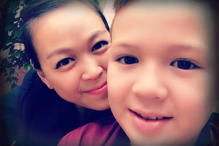 Cậu con trai đầu lòng của Ngọc Nga sinh năm 2006, tên William. Khi đang đóng "Công ty thời trang", cựu siêu mẫu đã mang thai bé.