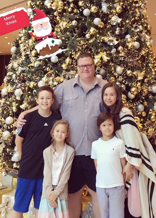 Rút khỏi làng giải trí Việt từ lâu, Ngọc Nga đang có tổ ấm hạnh phúc bên chồng Tây và các con ngoan ngoãn, kháu khỉnh.