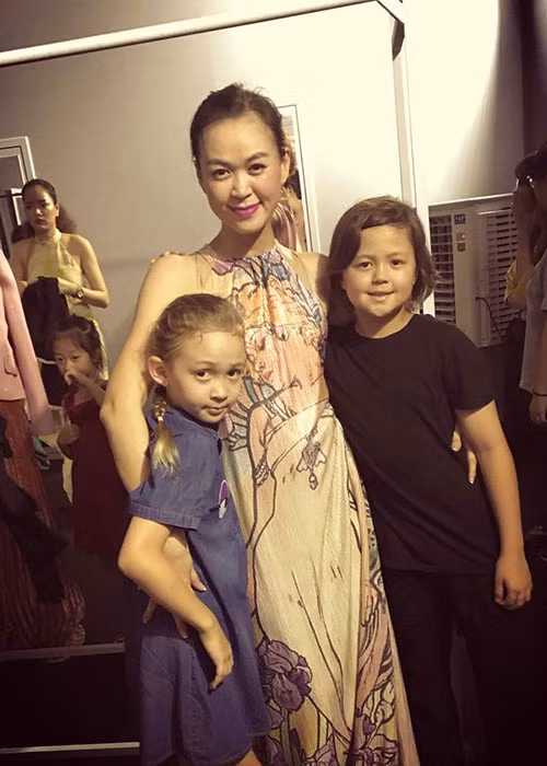 Bé Edward - cậu con trai thứ 2 của Ngọc Nga sinh năm 2008, rất kháu khỉnh.