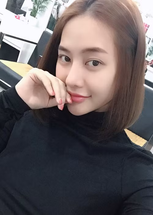 Sau tuyên bố tạm chia tay Lâm Vinh Hải, Linh Chi than thở bận rộn làm việc đến mức thiếu ngủ.