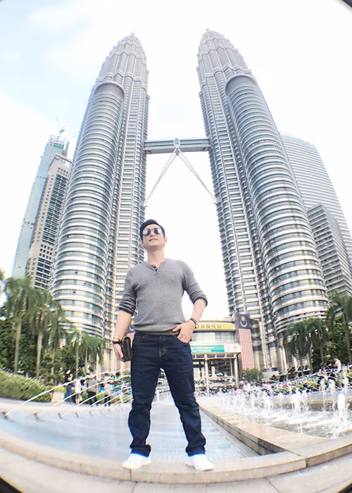 Sau khi chia tay Phi Thanh Vân, Bảo Duy lên như diều gặp gió. Trước đây, anh từng dính tin đồn ăn bám vợ cũ.