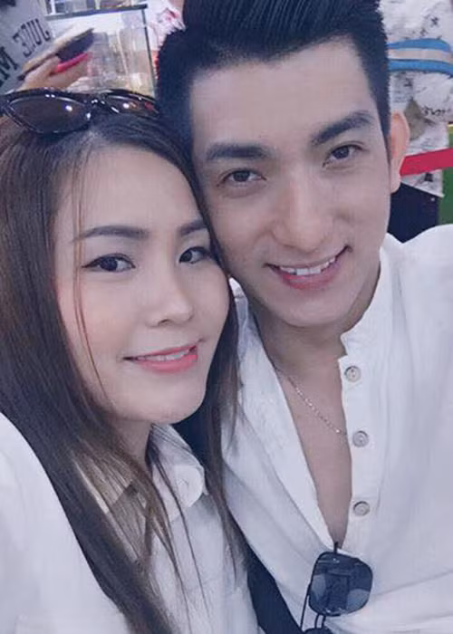 Trước khi đến với Bảo Duy, Thúy Oanh chưa từng kết hôn và cũng không e ngại anh từng trải qua hai cuộc hôn nhân không trọn vẹn.