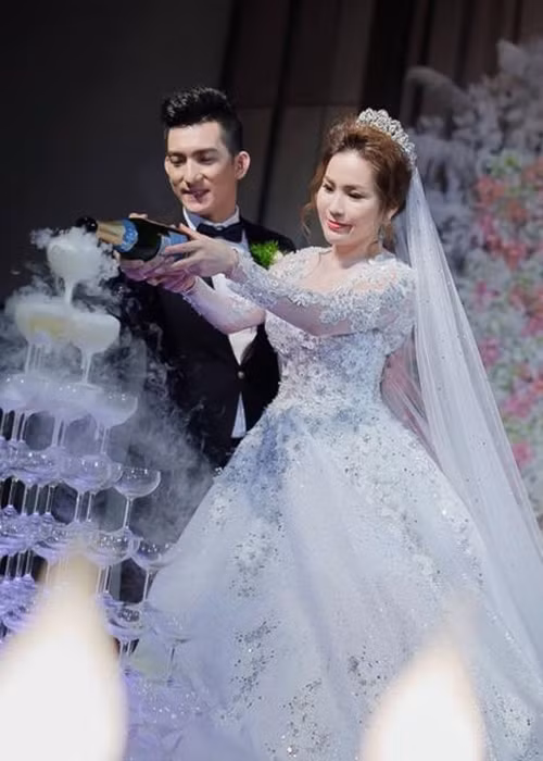 Ngày 10/8/2017, Bảo Duy kết hôn lần 3. Đám cưới của anh với cô dâu Thúy Oanh được tổ chức tại một khách sạn 5 sao tại TP HCM. Được biết, chồng cũ của Phi Thanh Vân đã chi 2 tỷ cho tiệc cưới.