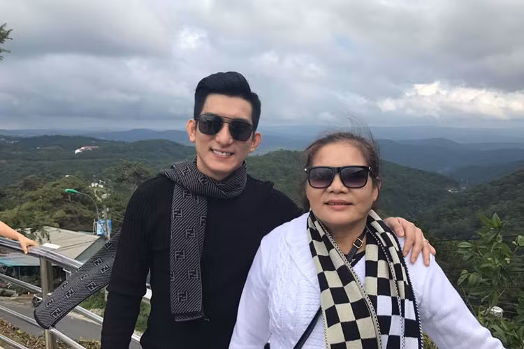 Sau những ồn ào đời tư, chồng cũ của Phi Thanh Vân hiện có cuộc sống đầy bình yên bên gia đình.