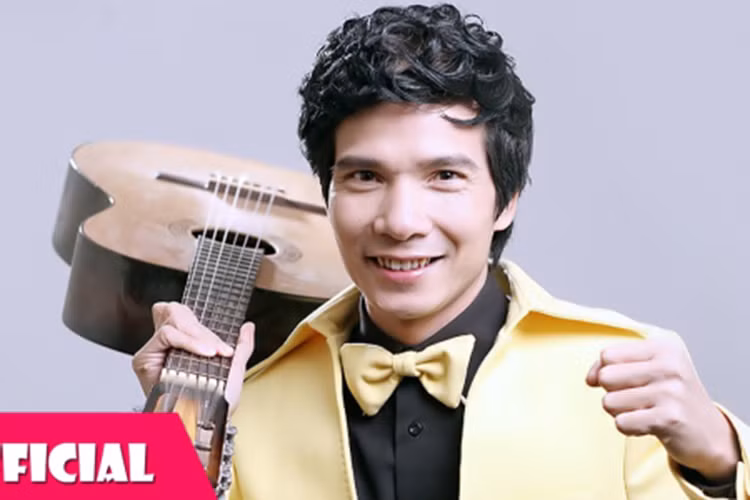 Vì nghèo nên đi hát 28 năm, Hồ Quang Tám đến nay mới tích cóp được tiền mua nhà, mua xe cũng như có đủ điều kiện để tổ chức liveshow riêng đầu tiên trong sự nghiệp. Ảnh: Một thế giới