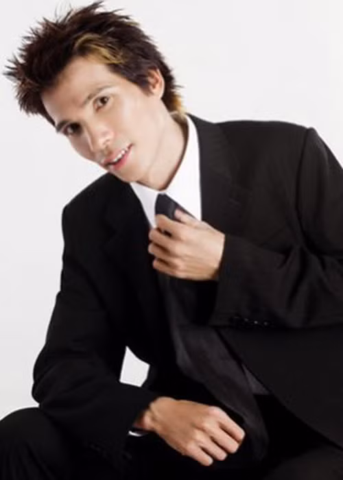 Hồ Quang Tám là cái tên khá quen thuộc với sân khấu bình dân ở dòng nhạc Bolero. Chàng ca sĩ xứ Thanh vốn sinh ra trong một gia đình nông dân rất nghèo. Ảnh: Gia đình và xã hội