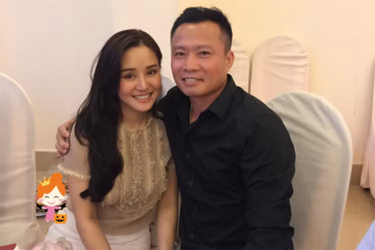 Trước nghi vấn là người thứ ba, Vy Oanh nhận vô số lời chỉ trích. Giữa tâm bão, nữ ca sĩ nhanh chóng lên tiếng phủ nhận chuyện giật chồng. Doanh nhân Lê Thiện sau đó cũng lên tiếng bênh vực vợ, anh khẳng định khi đến với Vy Oanh anh là người độc thân. Trước Vy Oanh, không ít sao Việt từng điêu đứng vì bị tố là người thứ ba. Ảnh: Saostar