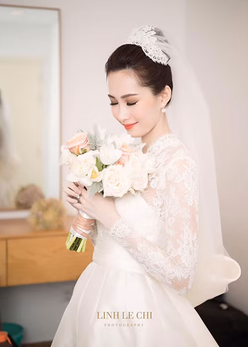 Tìm được bến đỗ bên doanh nhân Trung Tín, người đẹp sinh năm 1991 nhận được sự ngưỡng mộ và nhiều lời chúc phúc. Ảnh: Lê Chí Linh