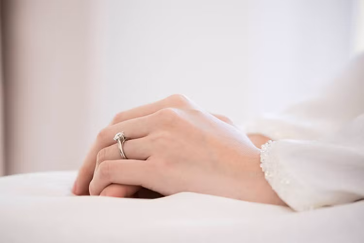 Đặng Thu Thảo khoe nhẫn cưới thanh lịch. Trước đó, người đẹp công khai chuyện kết hôn vào ngày 5/9.