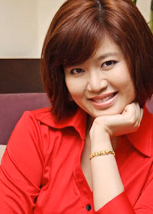 Thu Thủy không dấn thân vào làng giải trí. Ở tuổi 26, Hoa hậu Việt Nam 1994 lên xe hoa. Thu Thủy từng kể cô và chồng đã có một cuộc tình đẹp, lâu bền trong một khoảng thời gian rất dài trước khi tiến tới hôn nhân. Ảnh: Lao động