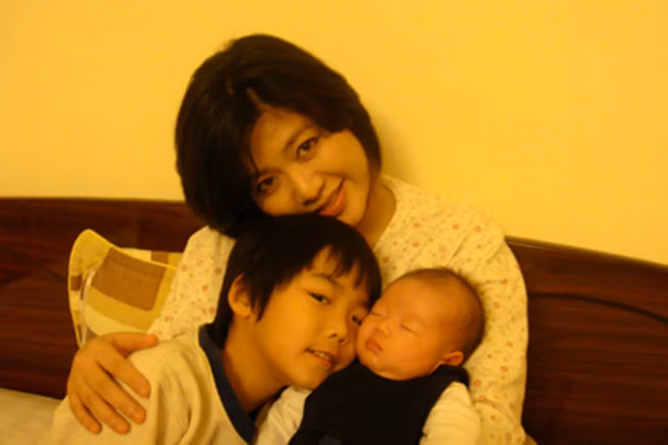 Thu Thủy sau này từng tâm sự bản thân hối hận vì quyết định ly hôn. Cô còn cho rằng nếu được lựa chọn lại cô nhất định sẽ không lấy chồng sớm và biết cân bằng giữa cuộc sống gia đình và sự nghiệp. Ảnh: Đời sống pháp luật