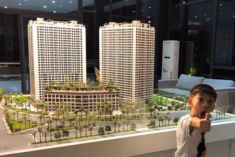 Con trai Cường Đô la - Hồ Ngọc Hà theo bố đến công ty.