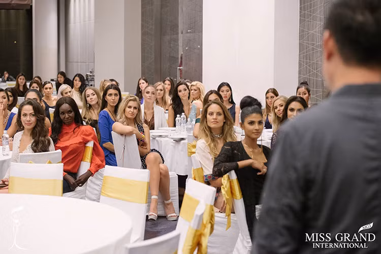 Dàn thí sinh Hoa hậu Hòa bình Thế giới 2017 hiện có mặt tại TP HCM.