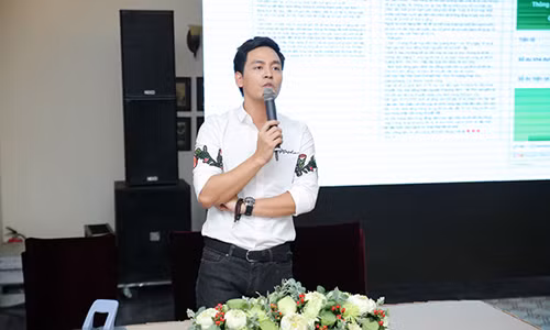 Tin don MC Phan Anh bi cam song la co that-Hinh-2