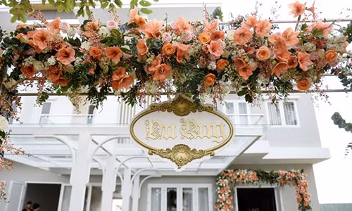 Hoa hau Thu Thao trang tri nha ngap hoa trong ngay vu quy-Hinh-2