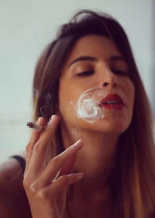 Tan Hoa hau Hoa binh lo anh phi pheo thuoc la gay tranh cai-Hinh-2