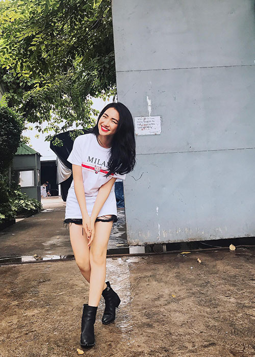 Hòa Minzy chia sẻ khoảnh khắc cười tít mắt là một trong những tin tức sao Việt trong ngày 3/10.