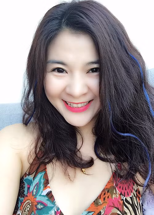 Ngoài đời, Kim Oanh được nhận xét là người trẻ trung, nhí nhảnh, yêu đời.